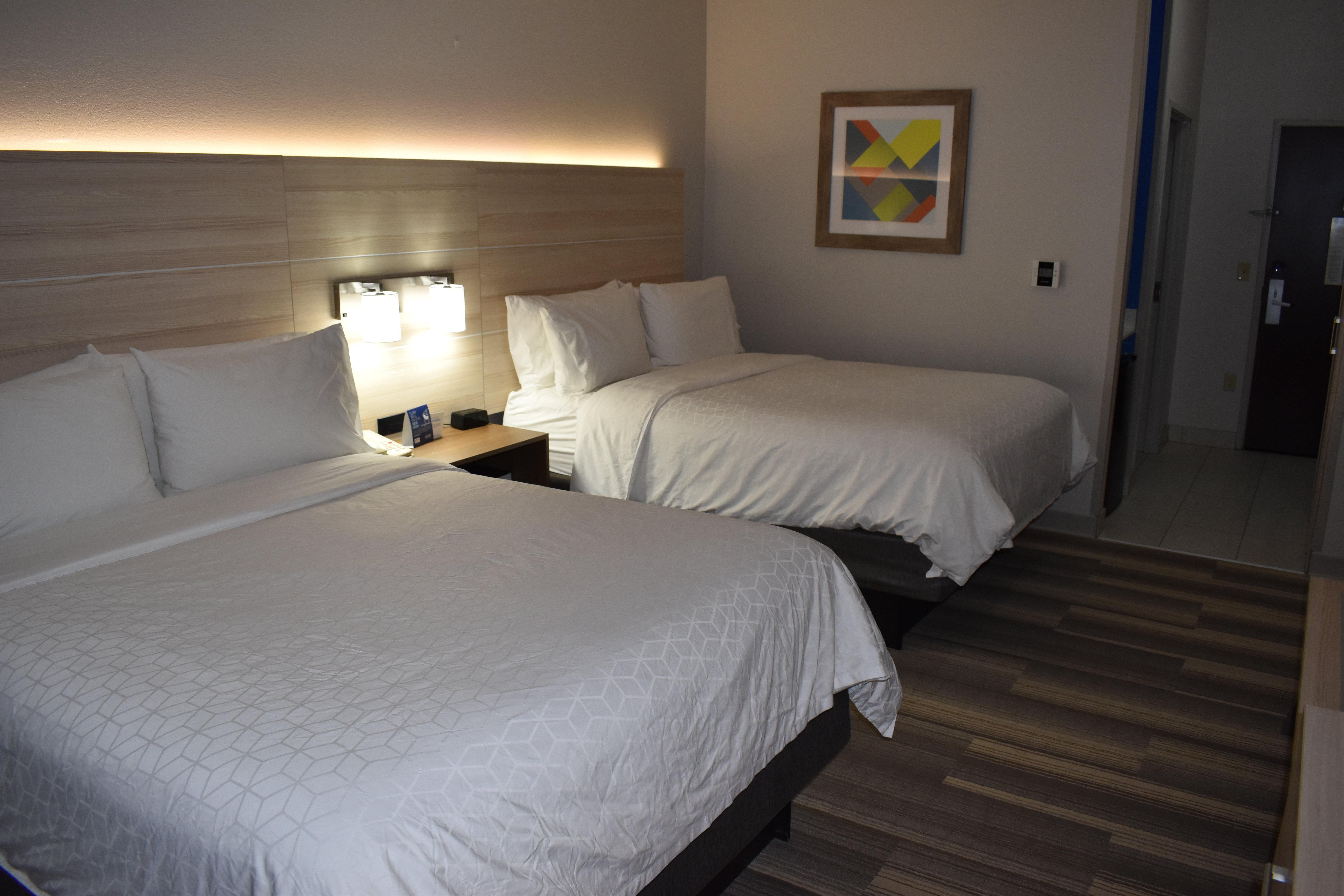 Holiday Inn Express Hotel & Suites Mcpherson By Ihg Exterior foto